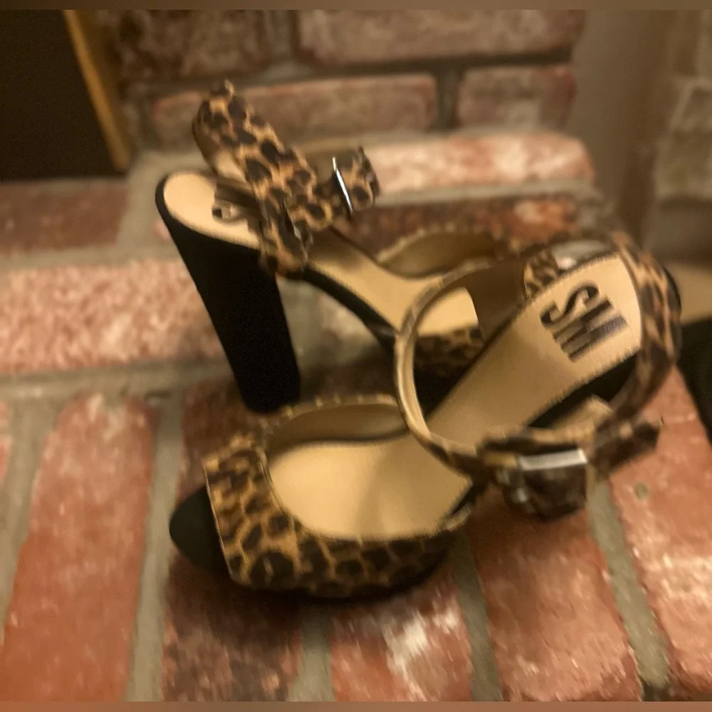Women’s SM‎ Leopard Print Platform Open Toe Shoes. Size 8.
